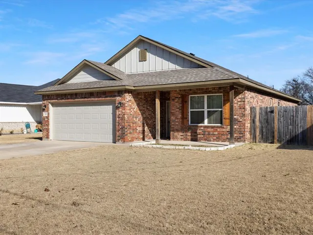 $249,900 | 86 Tremont Street, Cleburne, TX 76031