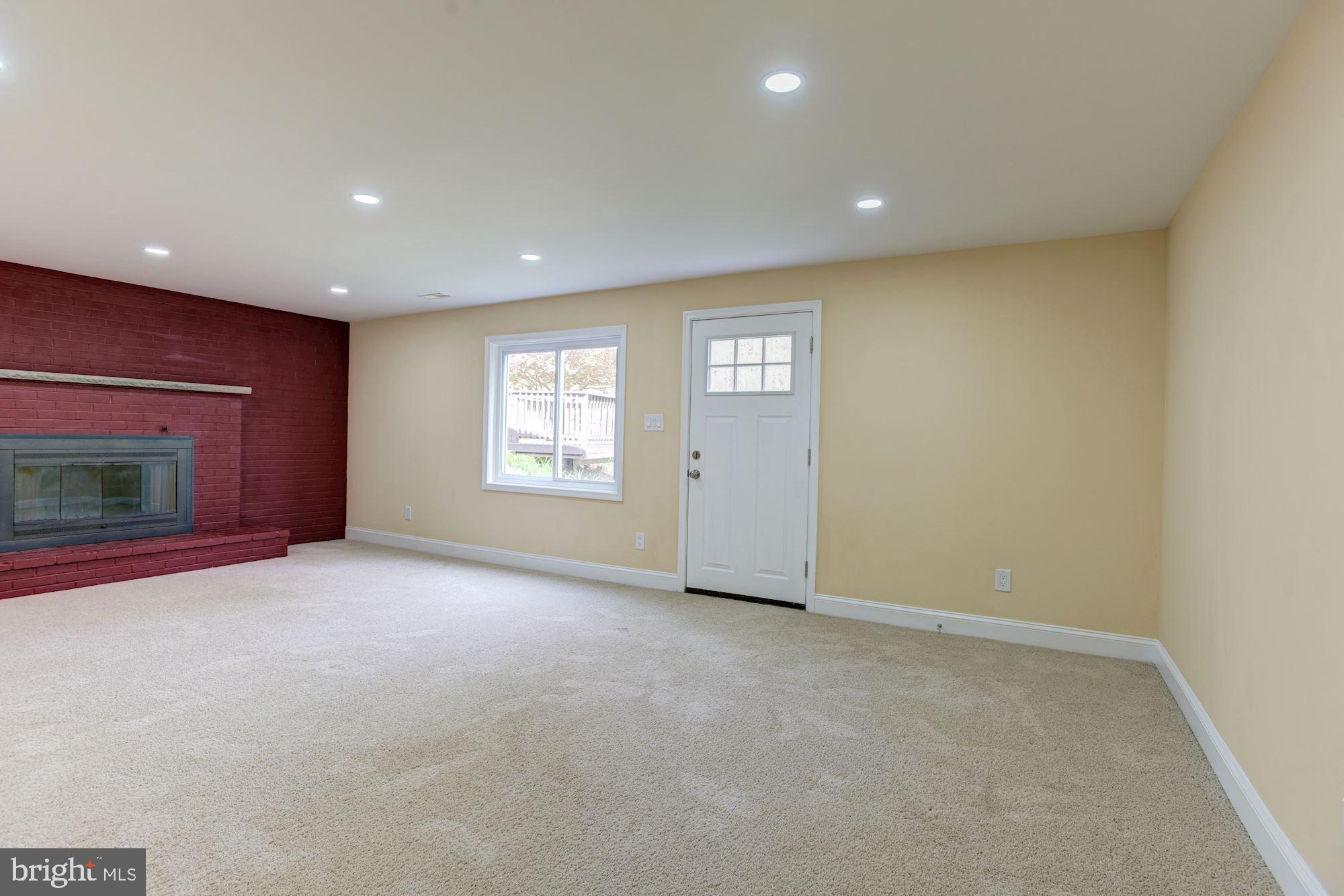 2924 Merrymans Mill Road Phoenix, MD 21131 - Photo 19 of 38 Family Room | Fireplace | Access to Outdoor Oasis