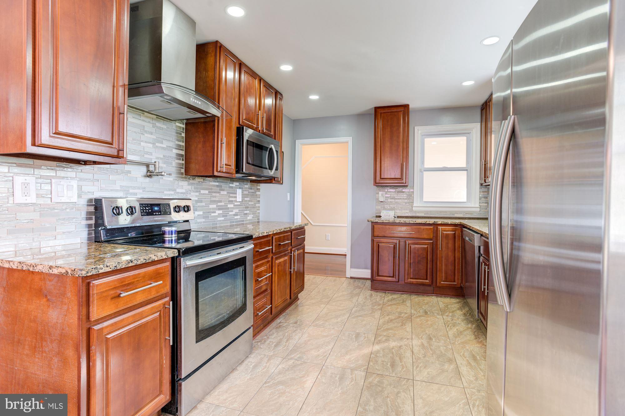 2924 Merrymans Mill Road Phoenix, MD 21131 - Photo 8 of 38 Sleek Stainless Steel Appliances