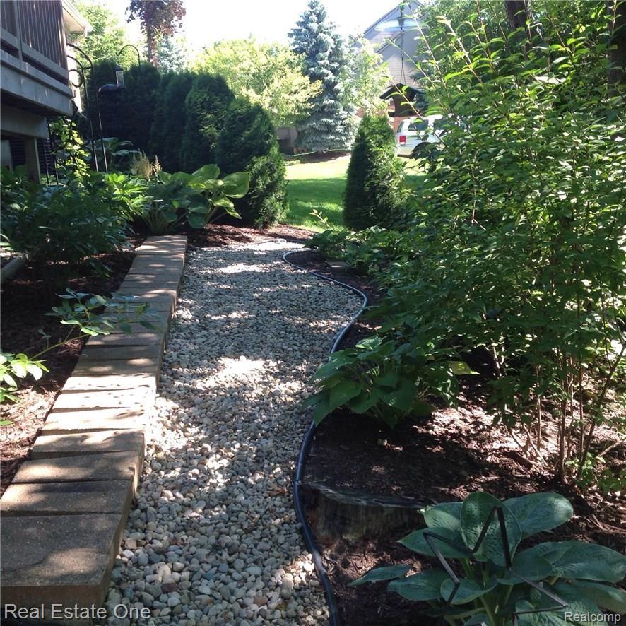 1670 Chase Drive Rochester, MI 48307 - Photo 17 of 45 image.jpg