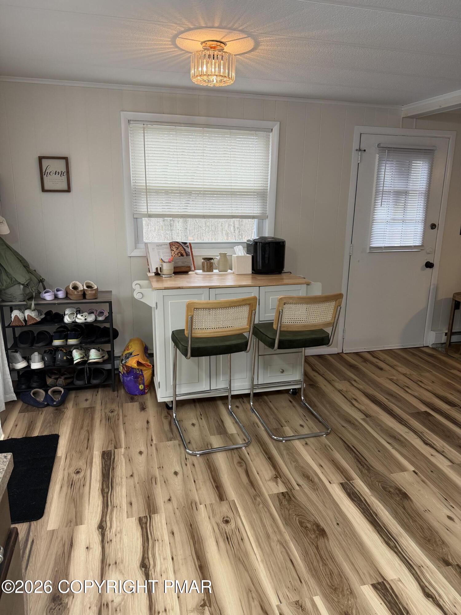 93 Iroquois Road Albrightsville, PA 18210 - Photo 21 of 24 a living room with furniture and a table