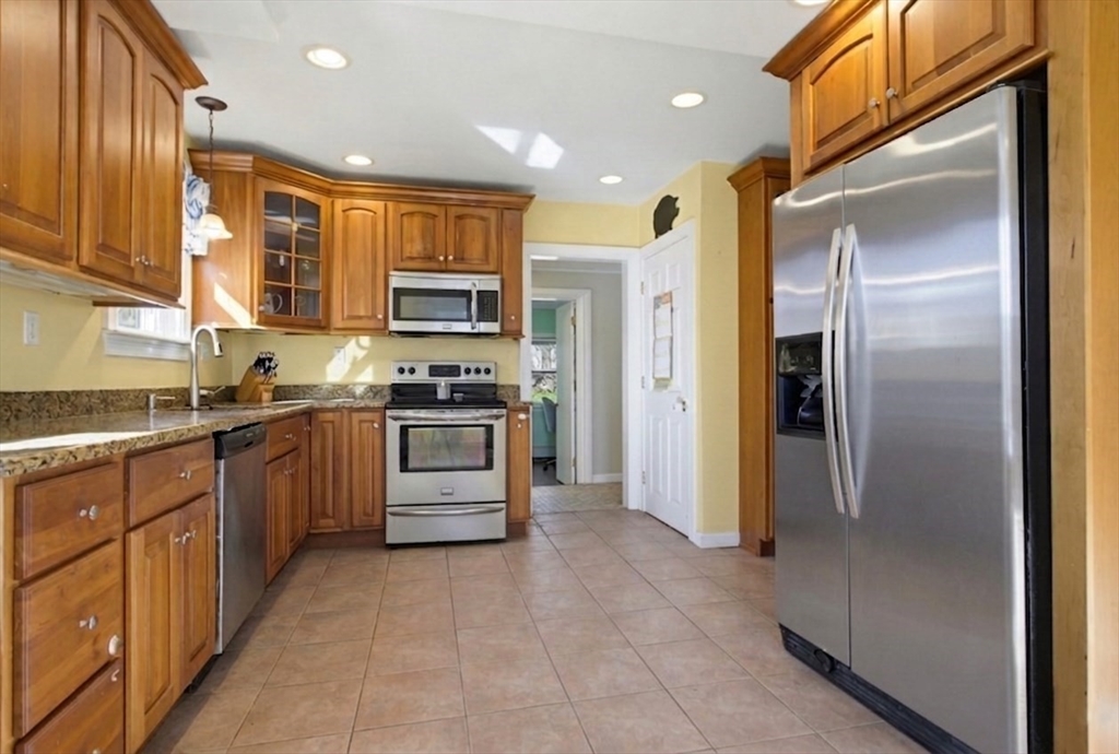 186 Doyle Road Holden, MA 01520 - Photo 3 of 29