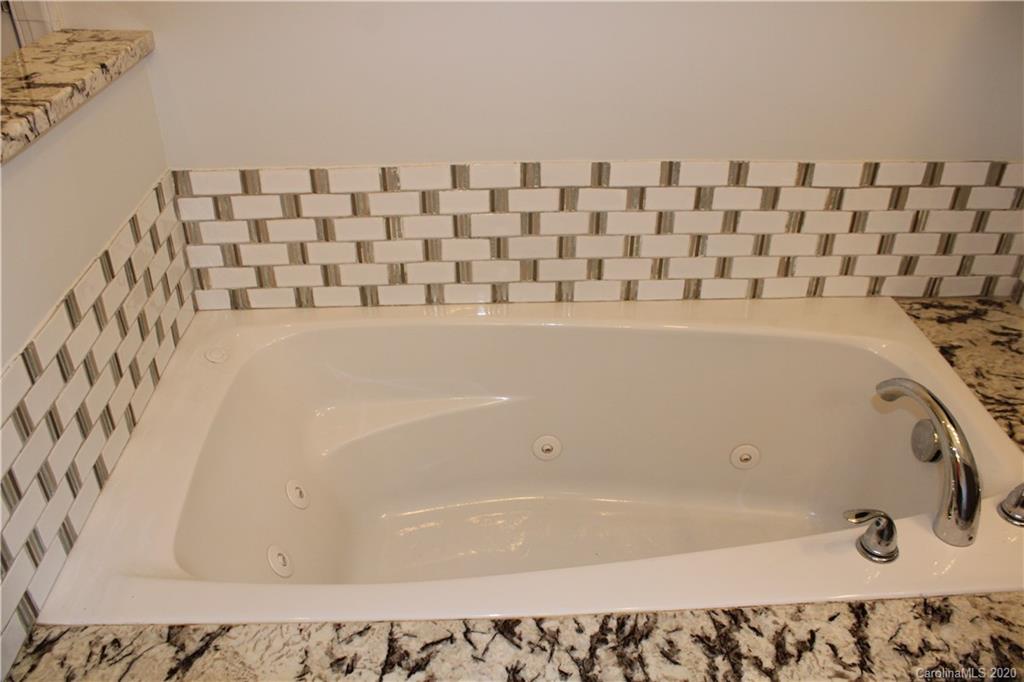 7716 Red Robin Trail Denver, NC 28037 - Photo 16 of 29 a bathroom with a bathtub