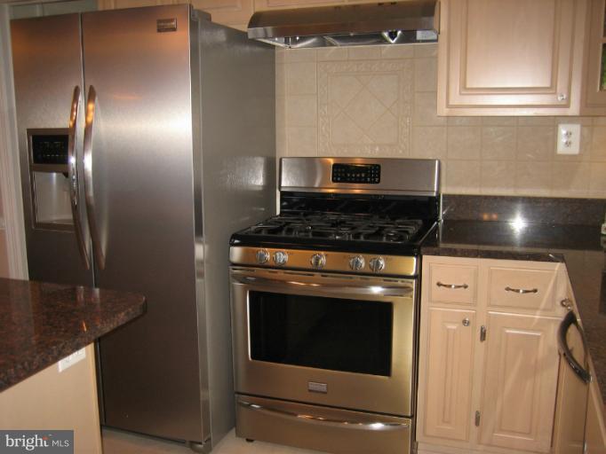 12411 Caisson Road Fairfax, VA 22030 - Photo 13 of 30 Kitchen