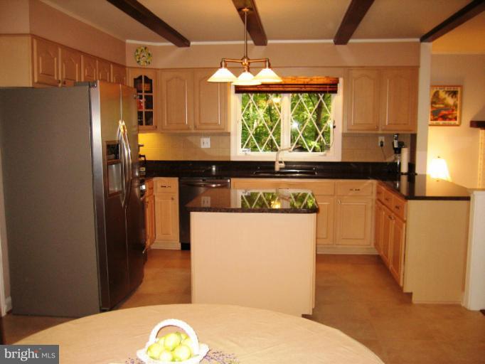12411 Caisson Road Fairfax, VA 22030 - Photo 5 of 30 Kitchen