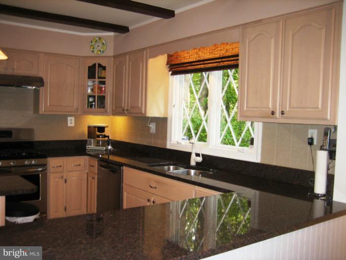 12411 Caisson Road Fairfax, VA 22030 - Photo 9 of 30 Kitchen