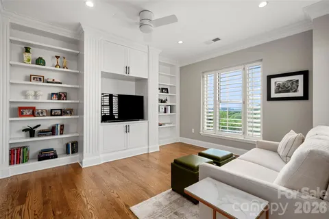 $830,000 | 400 North Church Street, Unit 616, Charlotte, NC 28202