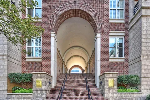 $830,000 | 400 North Church Street, Unit 616, Charlotte, NC 28202