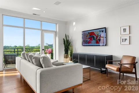 $830,000 | 400 North Church Street, Unit 616, Charlotte, NC 28202