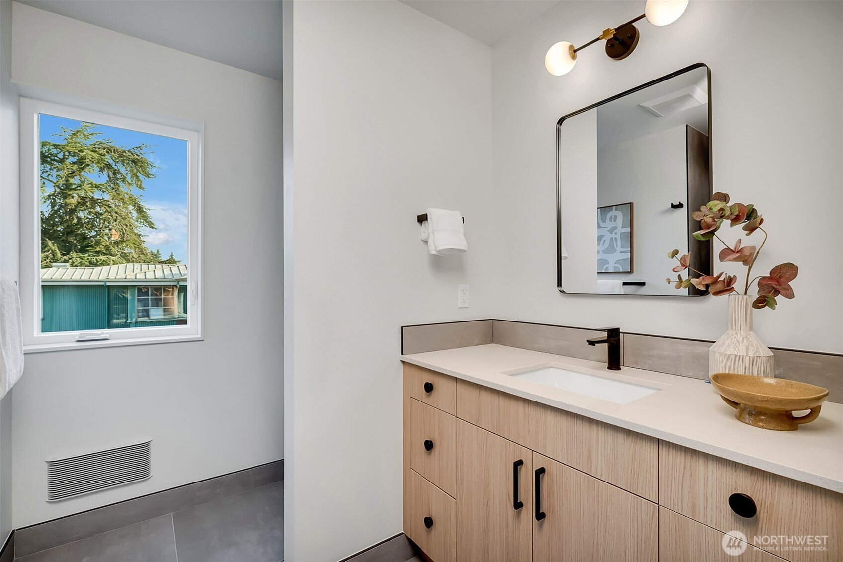 4409 South Holly Street Seattle, WA 98118 - Photo 20 of 29