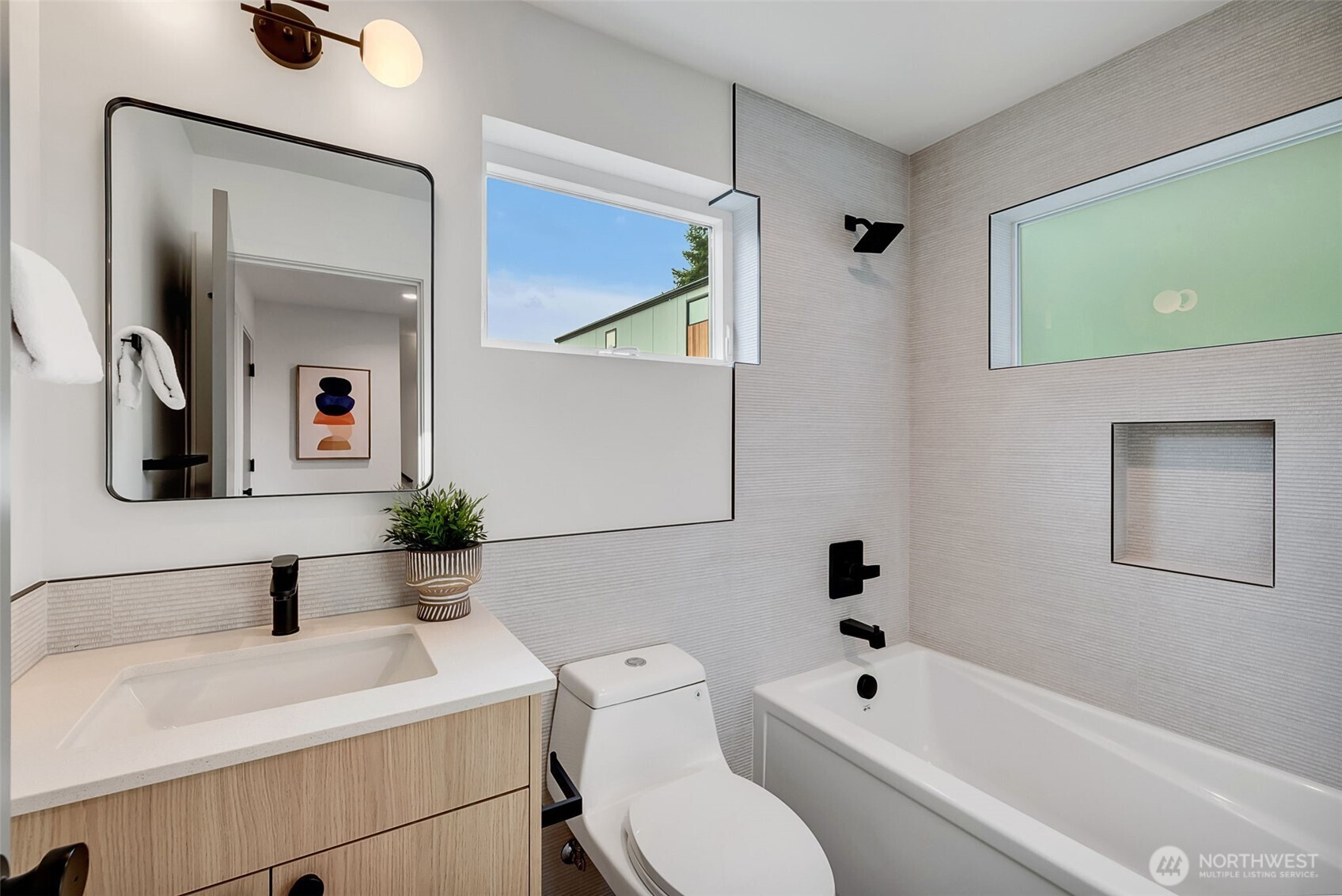 4409 South Holly Street Seattle, WA 98118 - Photo 7 of 29