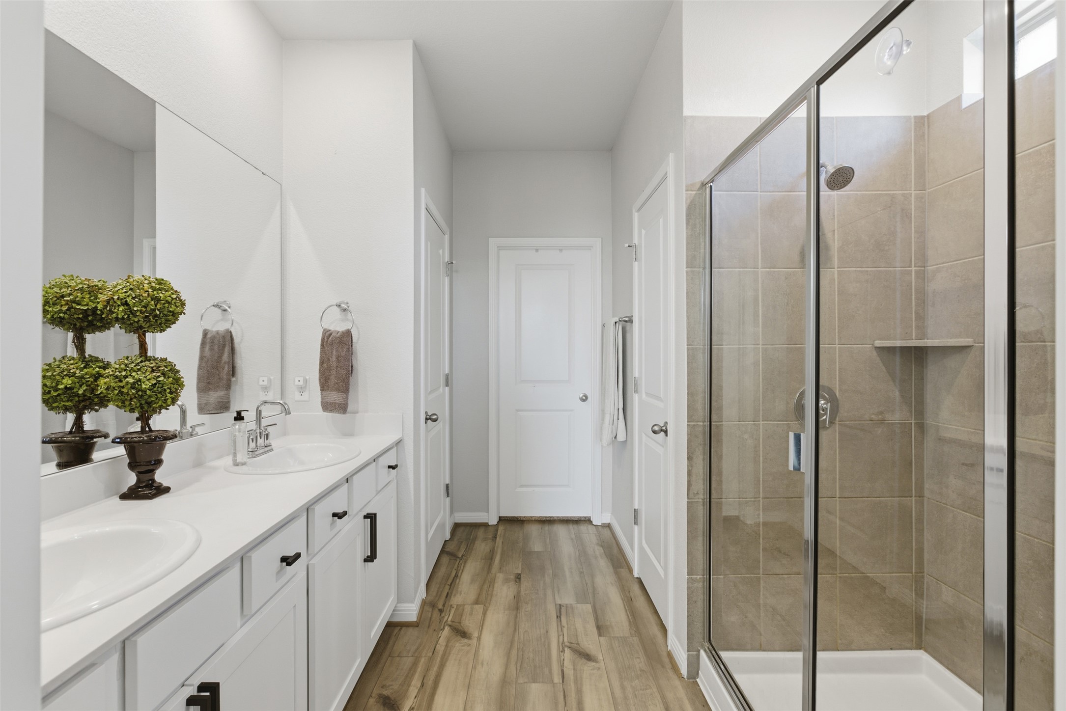 431 Dipprey Lane Georgetown, TX 78628 - Photo 21 of 39 a bathroom with a double vanity sink and mirror