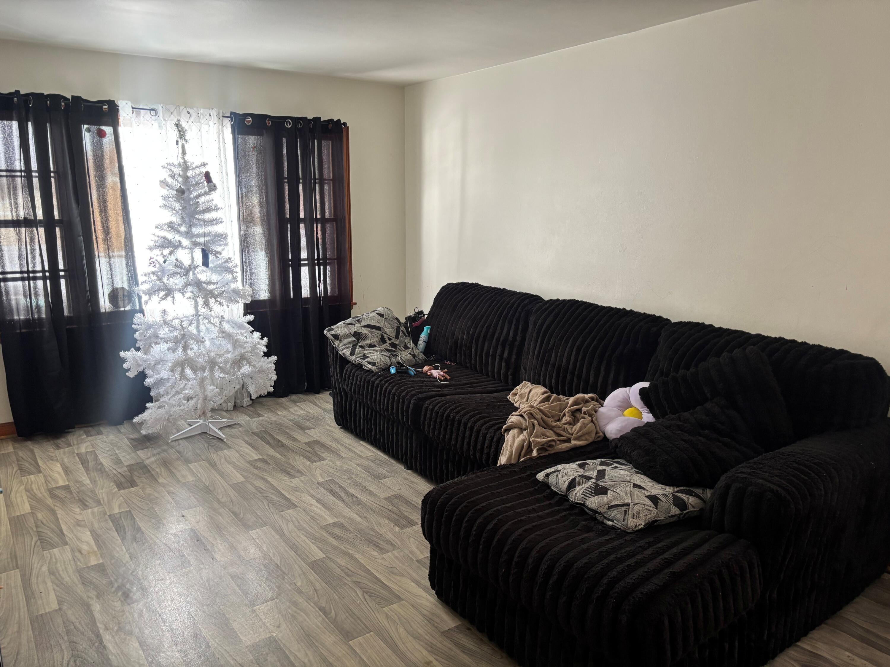 3605 West Ohio Avenue Milwaukee, WI 53215 - Photo 3 of 8 2