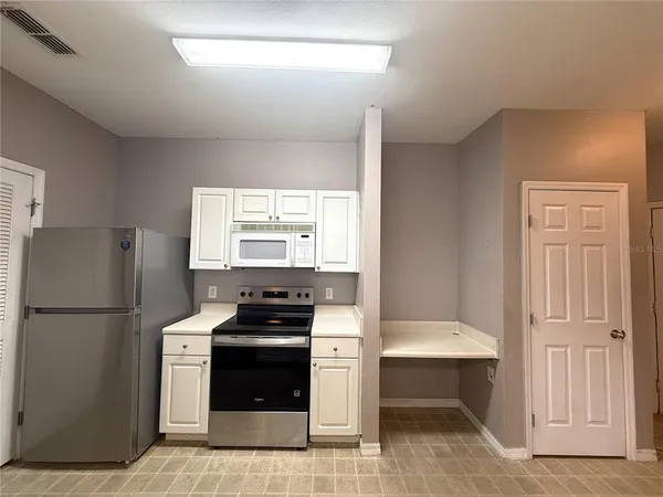 a view of a fountain in front of house