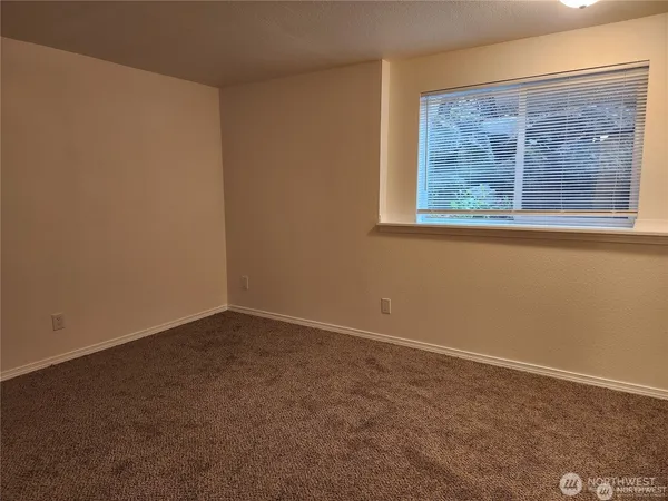 $1,550 | 9717 Danwood Lane Northwest, Unit 2, Silverdale, WA 98383