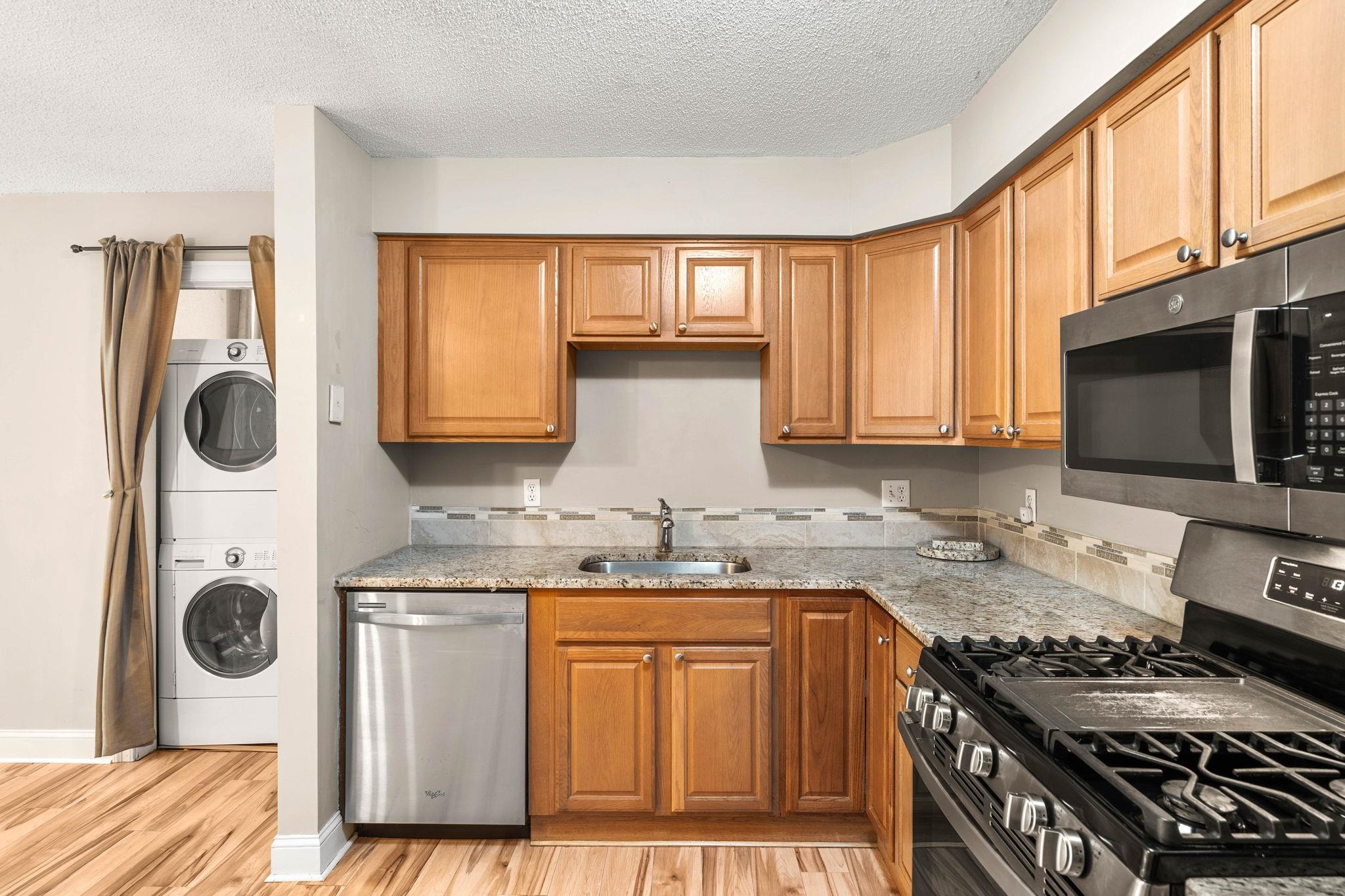 50 Brookside Drive, Unit J7 Exeter, NH 03833 - Photo 3 of 35