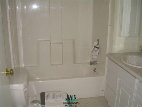 1606 Lyon Street Port Huron, MI 48060 - Photo 6 of 9 217227-5.JPG