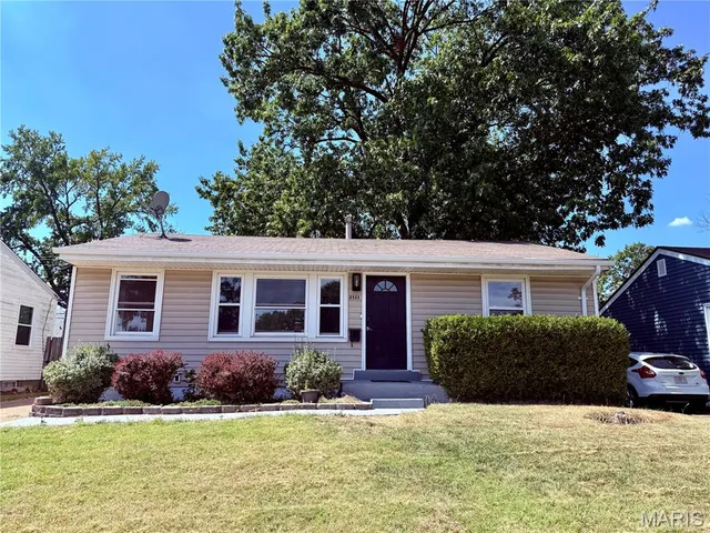 $1,450 | 2111 Huntington Avenue, Overland, MO 63114