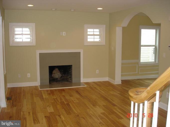 322 Franklin Avenue Silver Spring, MD 20901 - Photo 2 of 23 Tiled fireplace. Handscraped Hickory floors