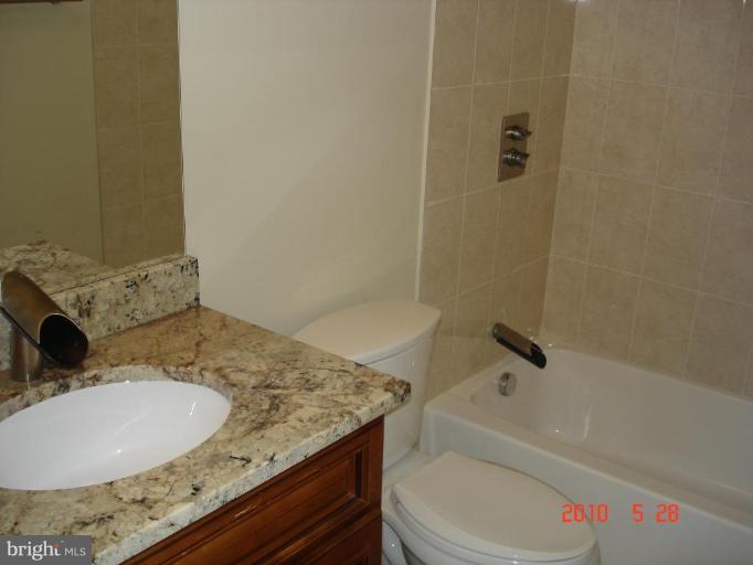 322 Franklin Avenue Silver Spring, MD 20901 - Photo 18 of 23 2nd bath w/ LaToscana fixtures/thermo. mixer