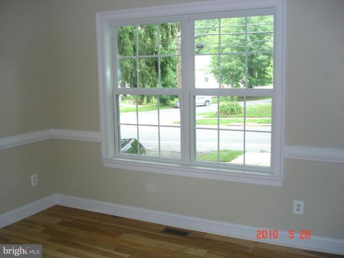 322 Franklin Avenue Silver Spring, MD 20901 - Photo 8 of 23 Library/Study of kitchen area.