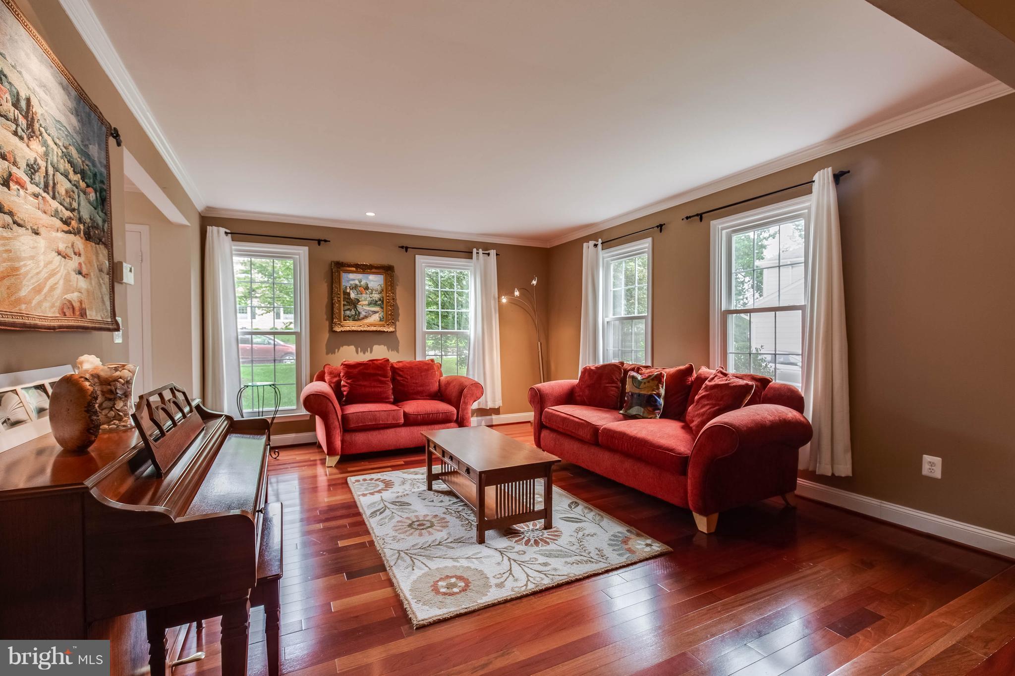 4820 Powell Road Fairfax, VA 22032 - Photo 19 of 31 Oversize windows