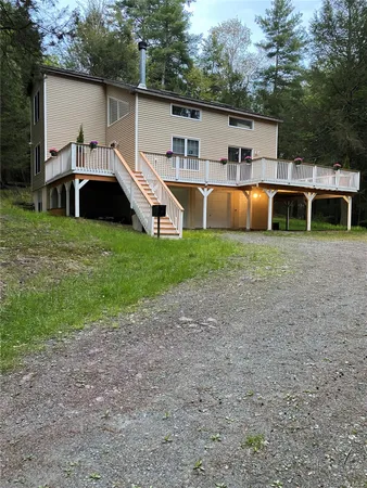 a view of a house with backyard