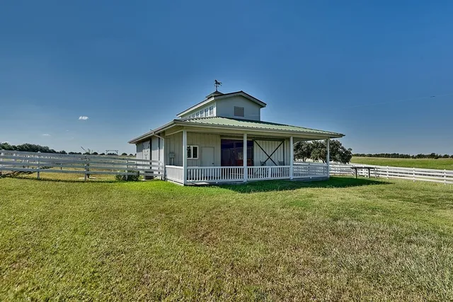 $5,399,000 | 10777 Mazoch Road, Weimar, TX 78962