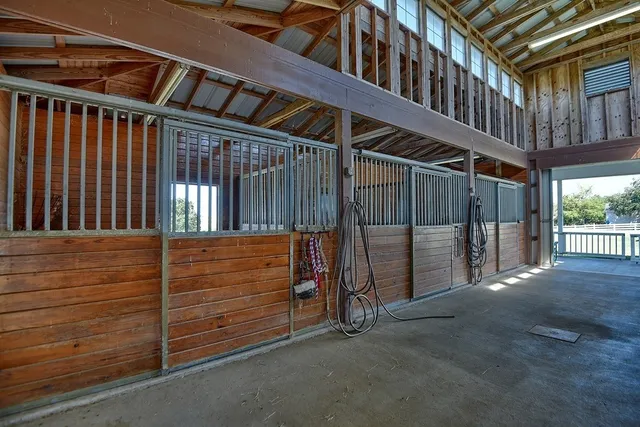 $5,399,000 | 10777 Mazoch Road, Weimar, TX 78962