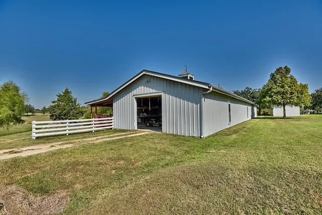 $5,399,000 | 10777 Mazoch Road, Weimar, TX 78962