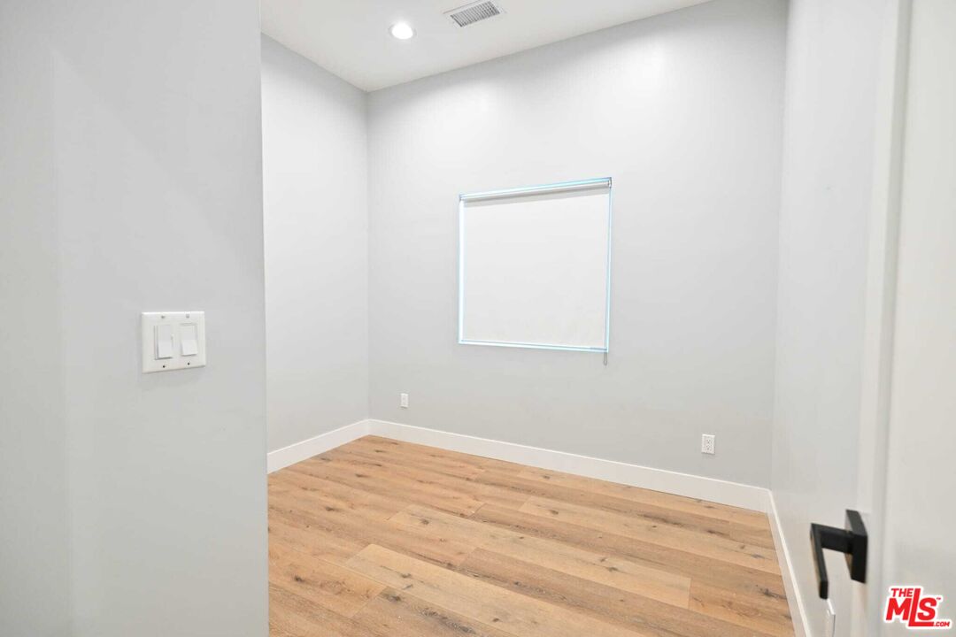 6961 Balcom Avenue Reseda, CA 91335 - Photo 12 of 23