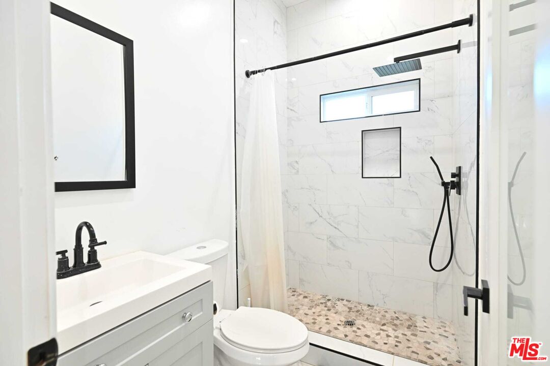 6961 Balcom Avenue Reseda, CA 91335 - Photo 17 of 23