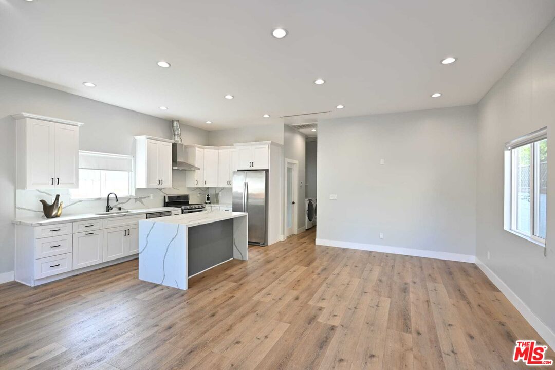 6961 Balcom Avenue Reseda, CA 91335 - Photo 2 of 23