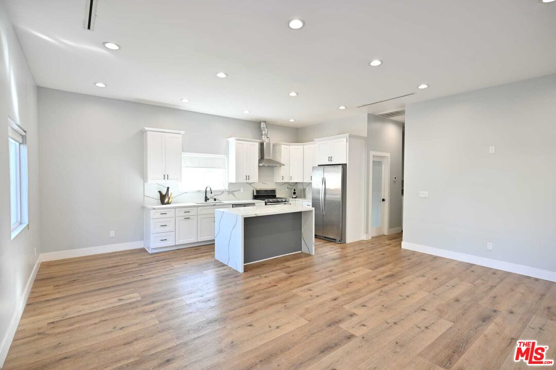 6961 Balcom Avenue Reseda, CA 91335 - Photo 3 of 23