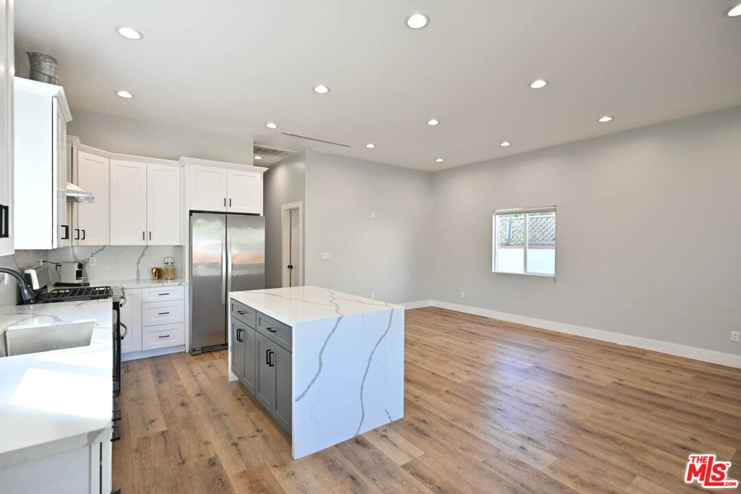 6961 Balcom Avenue Reseda, CA 91335 - Photo 4 of 23