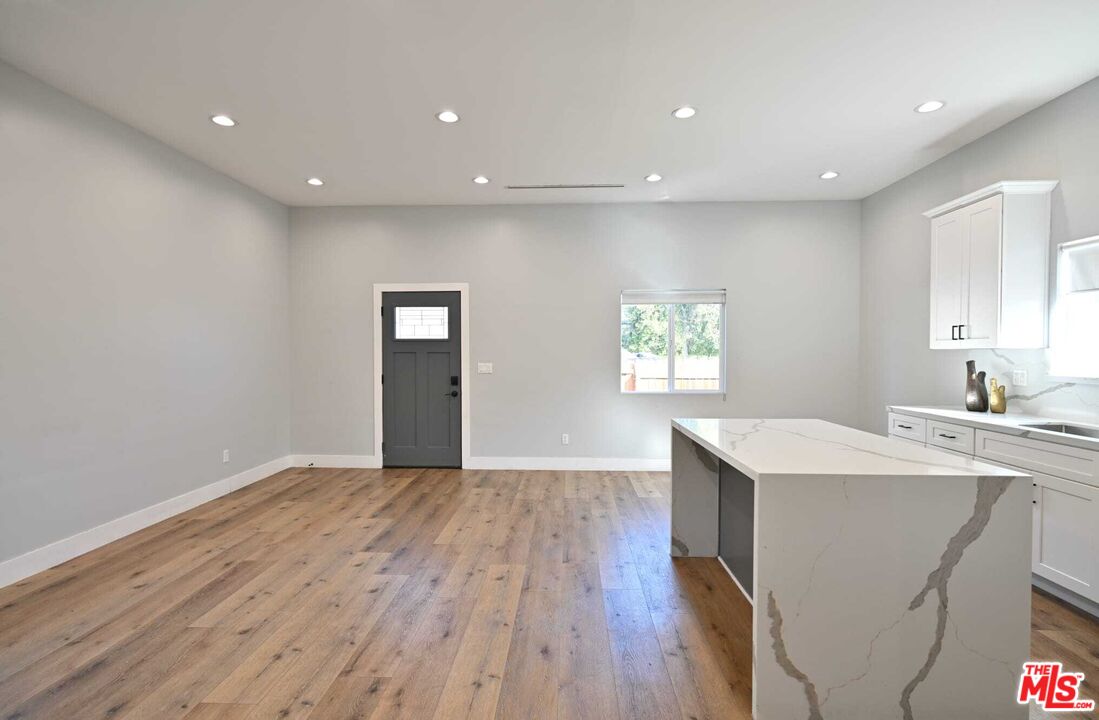 6961 Balcom Avenue Reseda, CA 91335 - Photo 6 of 23