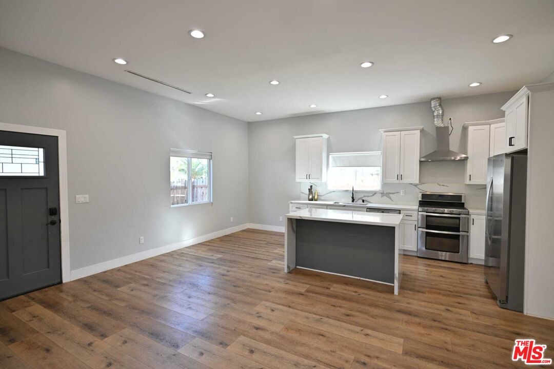 6961 Balcom Avenue Reseda, CA 91335 - Photo 8 of 23