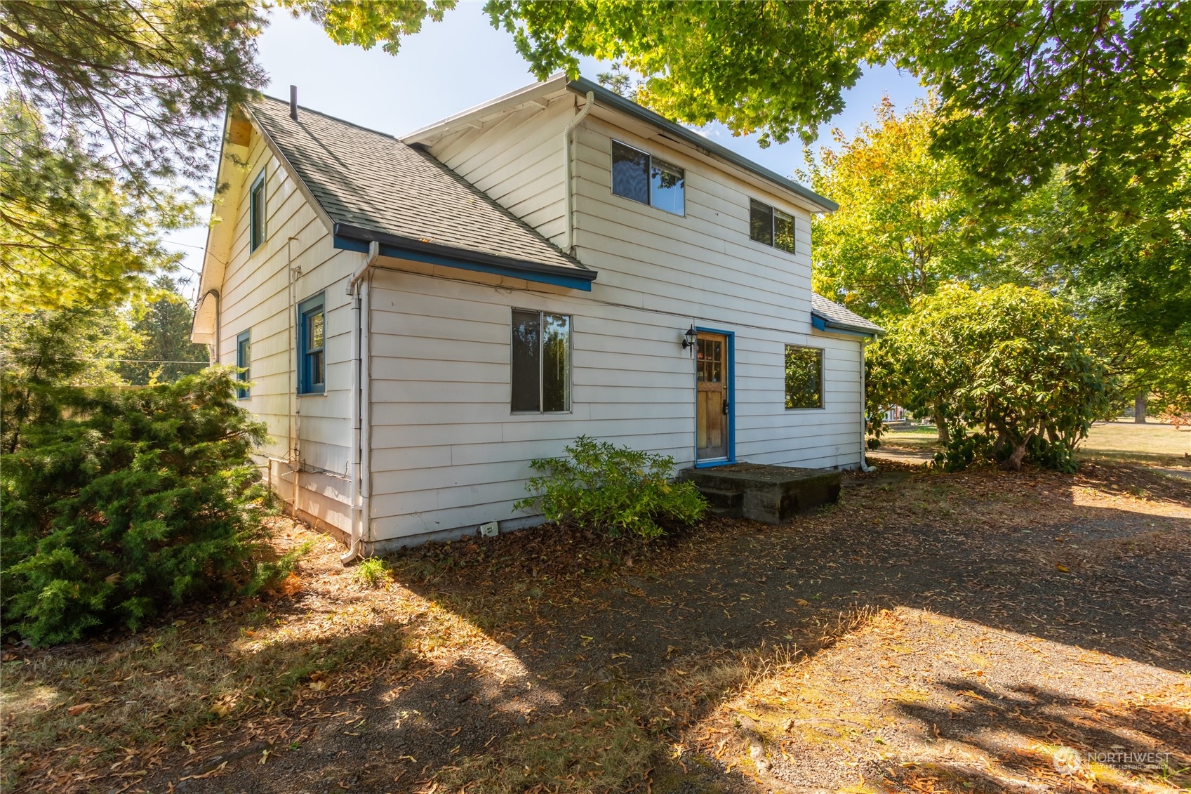 1187 West Axton Road Ferndale, WA 98248 - Photo 2 of 40 a backyard of a house