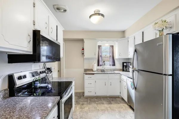 $330,000 | 5301 Edgewood Avenue North, Crystal, MN 55428