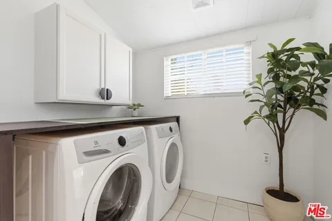 $1,275,000 | 8324 Barnsley Avenue, Los Angeles, CA 90045