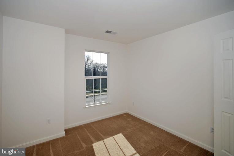 5970 Florey Road Hanover, MD 21076 - Photo 19 of 30 an empty room with windows