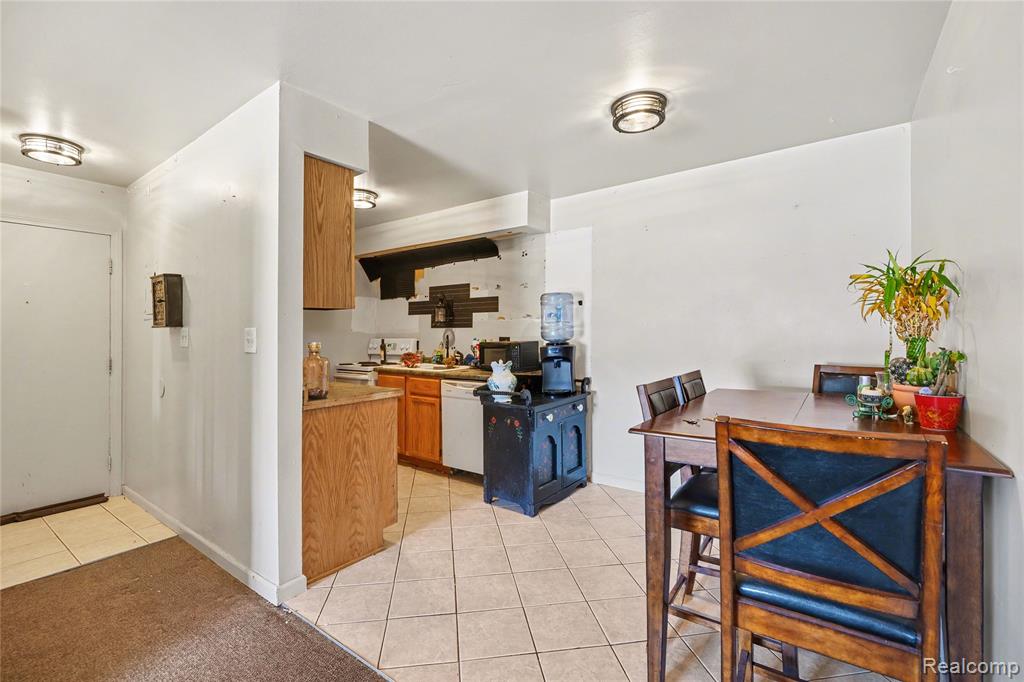 31805 Kelly Road, Unit 25 Fraser, MI 48026 - Photo 4 of 12