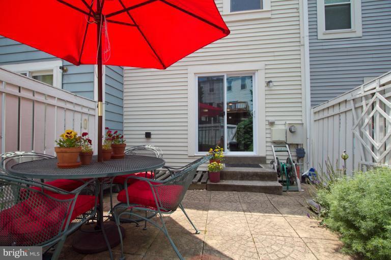 11950 Hollowwind Court Reston, VA 20194 - Photo 12 of 30 Exterior (Rear)