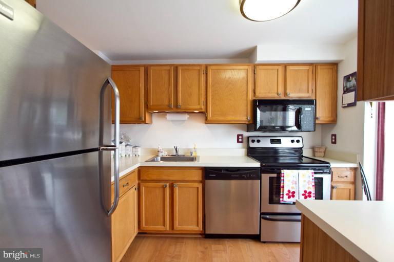 11950 Hollowwind Court Reston, VA 20194 - Photo 22 of 30 Kitchen