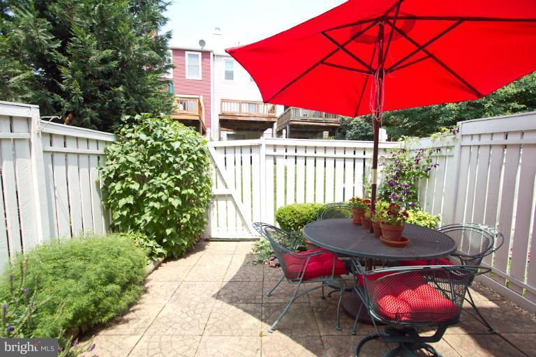 11950 Hollowwind Court Reston, VA 20194 - Photo 29 of 30 Exterior (Rear)