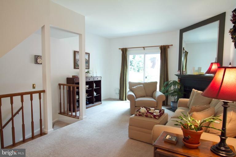 11950 Hollowwind Court Reston, VA 20194 - Photo 7 of 30 Family Room