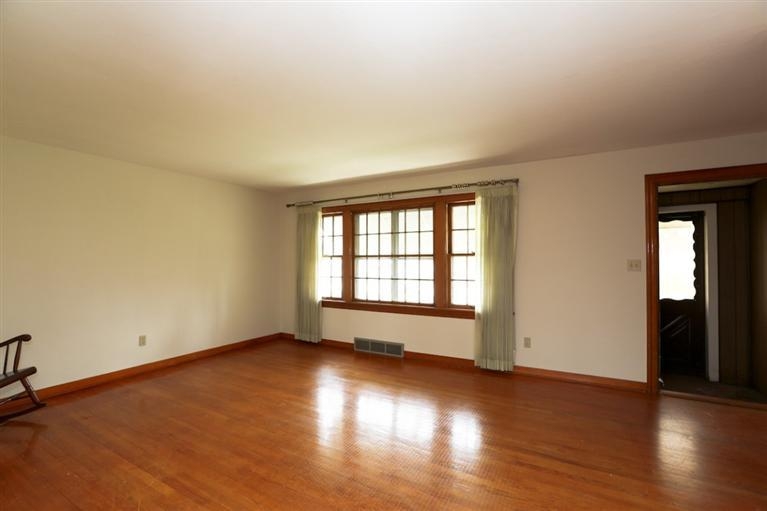 317 North Rensselaer Street Griffith, IN 46319 - Photo 4 of 10 767x511