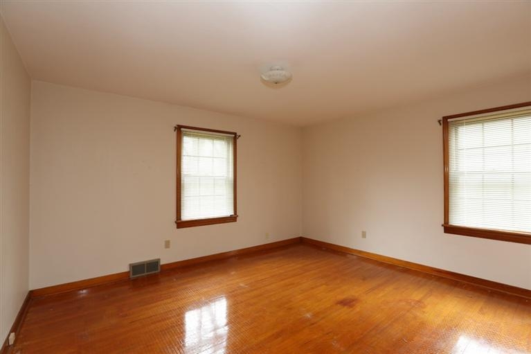 317 North Rensselaer Street Griffith, IN 46319 - Photo 7 of 10 767x511
