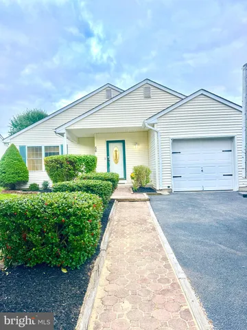 $379,900 | 56 Holiday Court, Ewing, NJ 08638