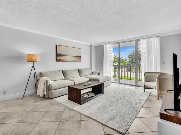$2,250 | 1150 Hillsboro Mile, Unit 204, Hillsboro Beach, FL 33064